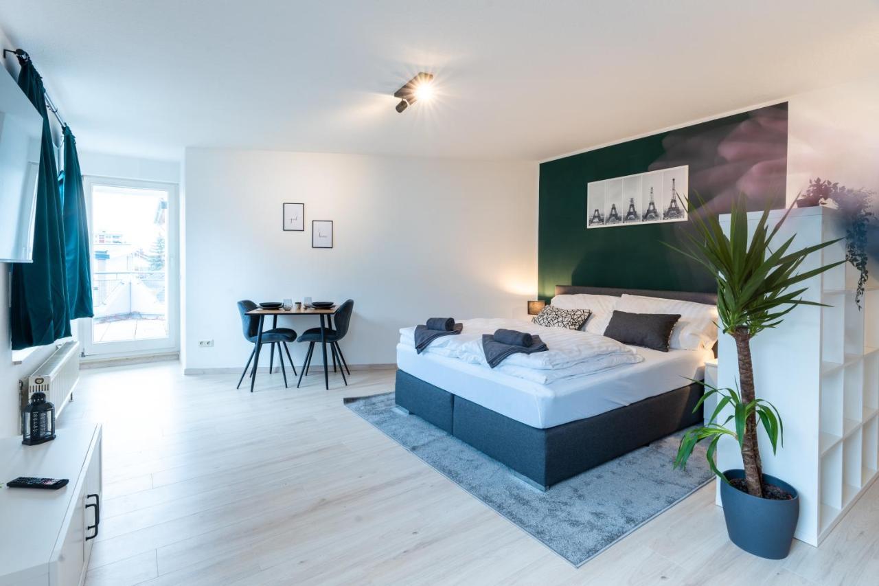 Mercedes I Stuttgart I Kitchen I Home Office I Parkplatz Беблінген Екстер'єр фото