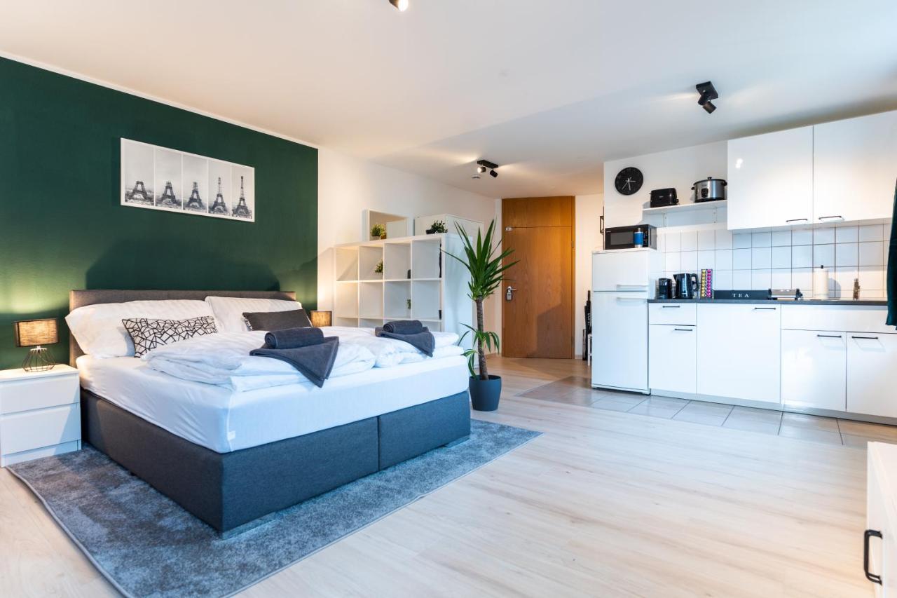 Mercedes I Stuttgart I Kitchen I Home Office I Parkplatz Беблінген Екстер'єр фото